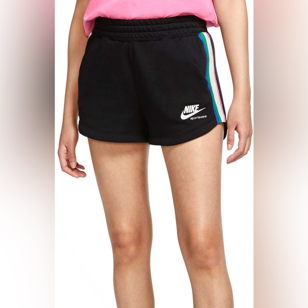 NIKE SPORTSWEAR‎ HERITAGE
FLEECE SHORTS